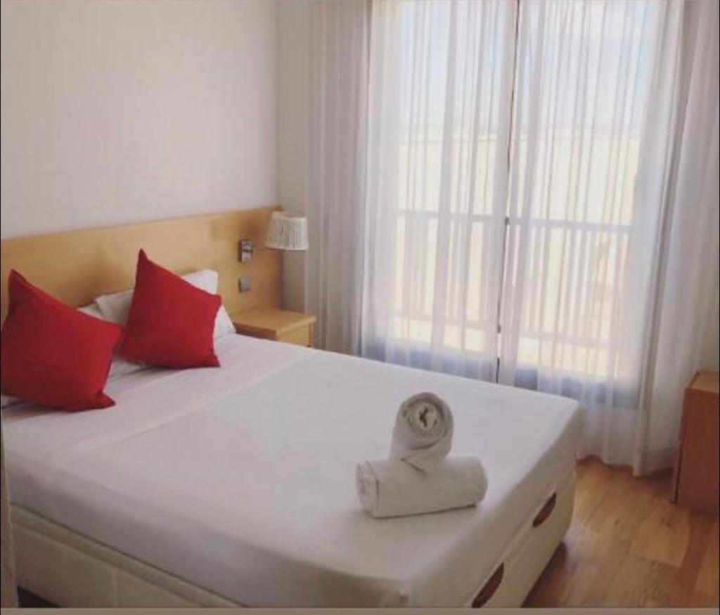 Suites Madrid Belfast 13 Ifema Airport Bagian luar foto