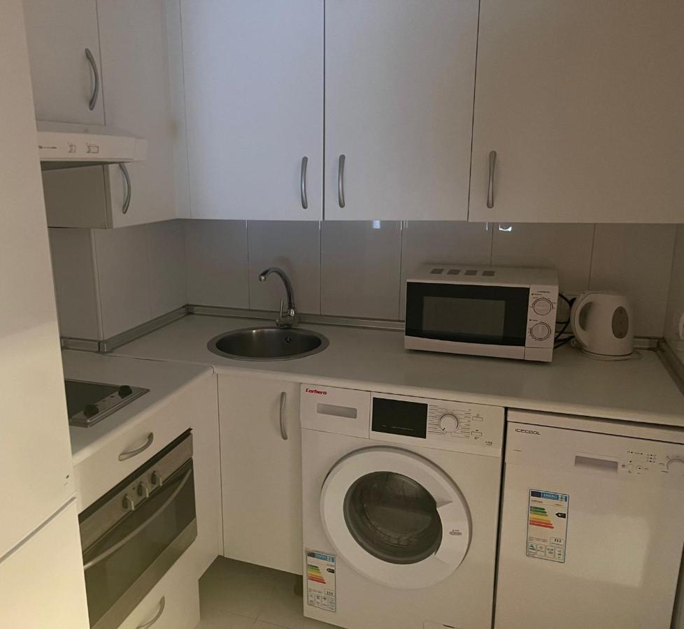 Suites Madrid Belfast 13 Ifema Airport Bagian luar foto