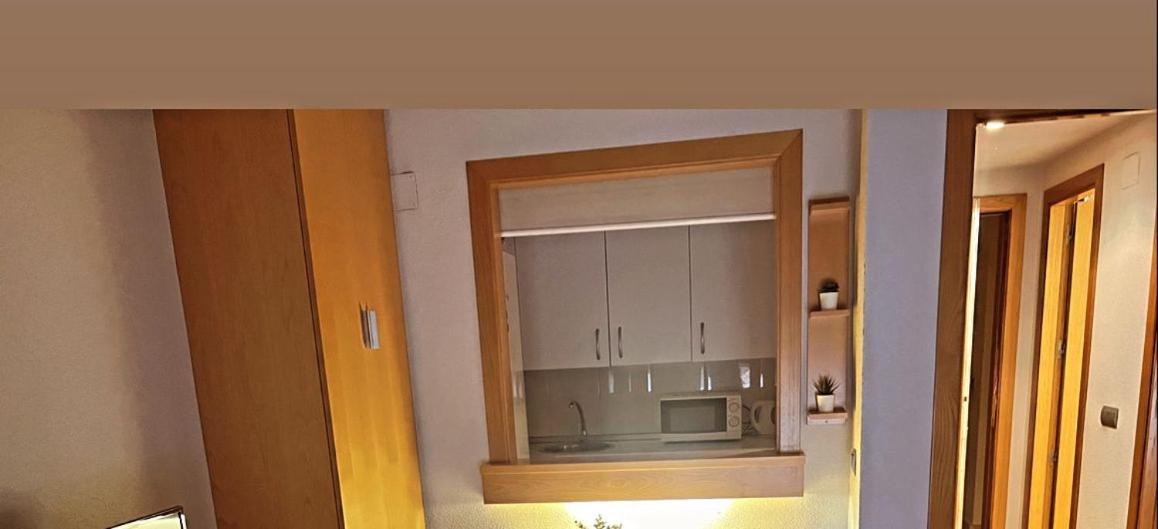 Suites Madrid Belfast 13 Ifema Airport Bagian luar foto