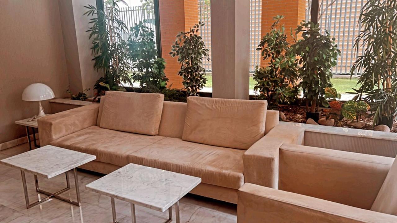 Suites Madrid Belfast 13 Ifema Airport Bagian luar foto